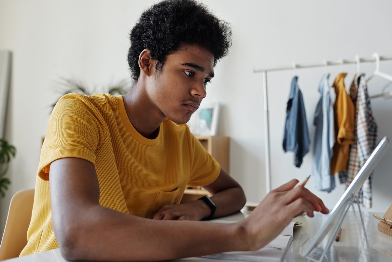 teen using a tablet