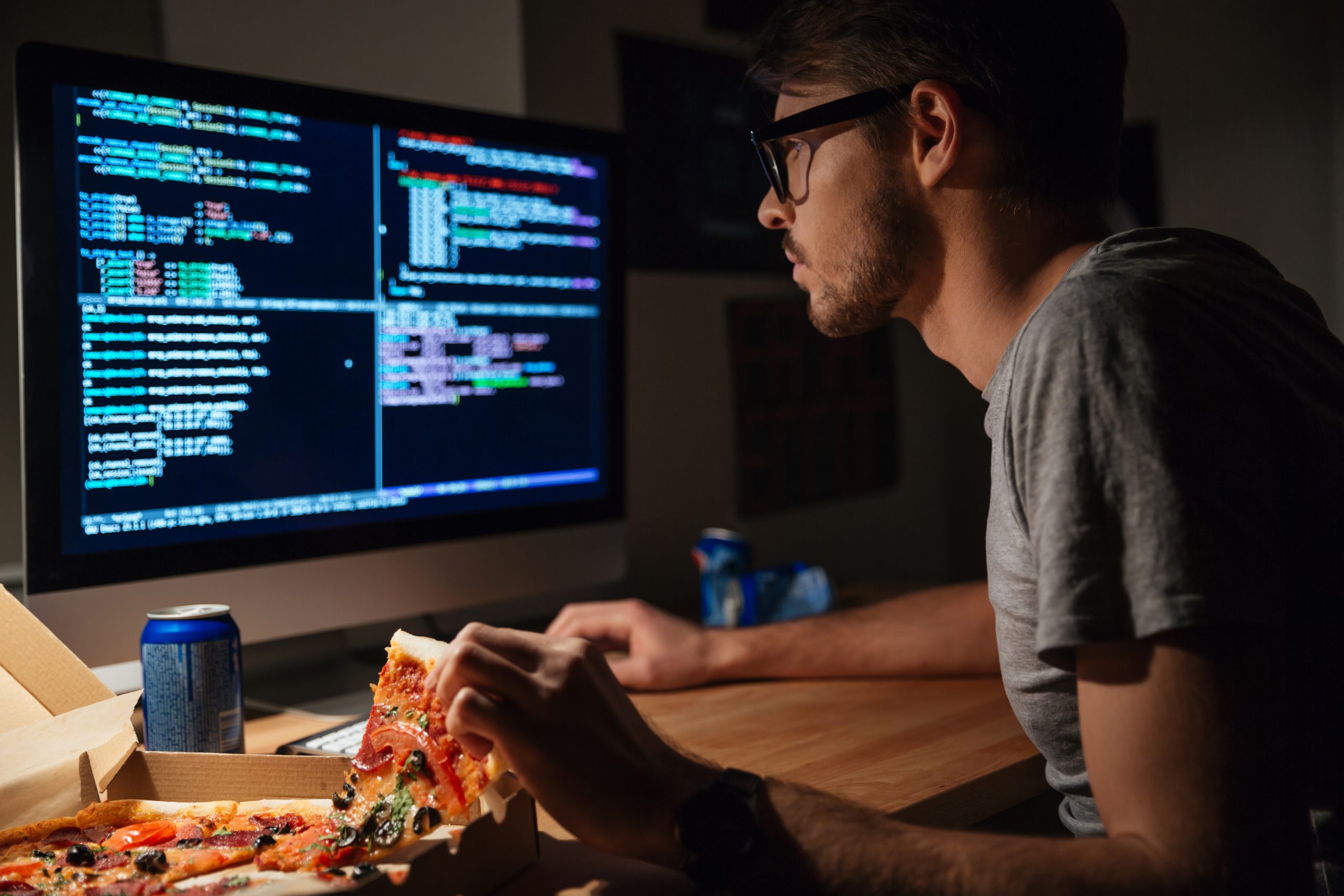 programmer working from while eating pizza