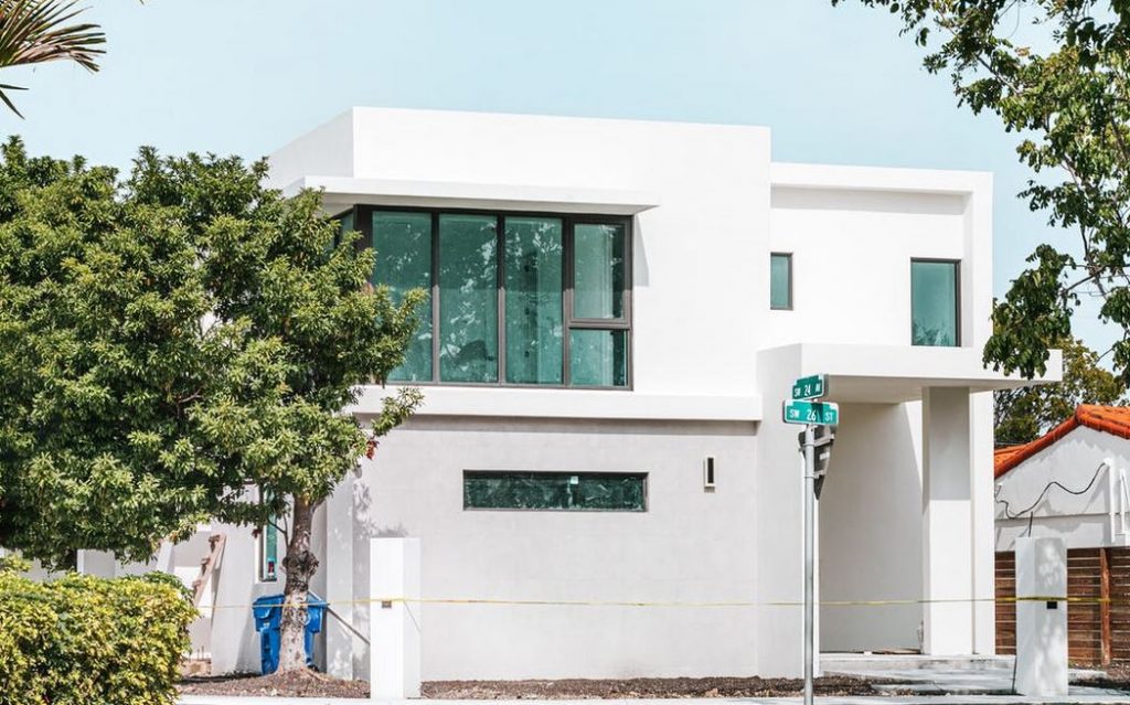 white-concrete-house